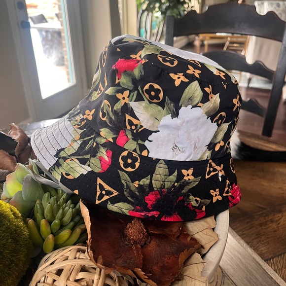 🩷🎉NWT 🎉🩷 FAUX LV BUCKET HAT - Picture 7 of 12